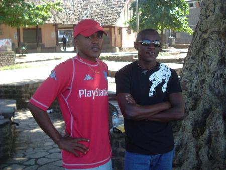 zaza boyz gong de tchanga sur l'ancien place du marché de mamoudzou